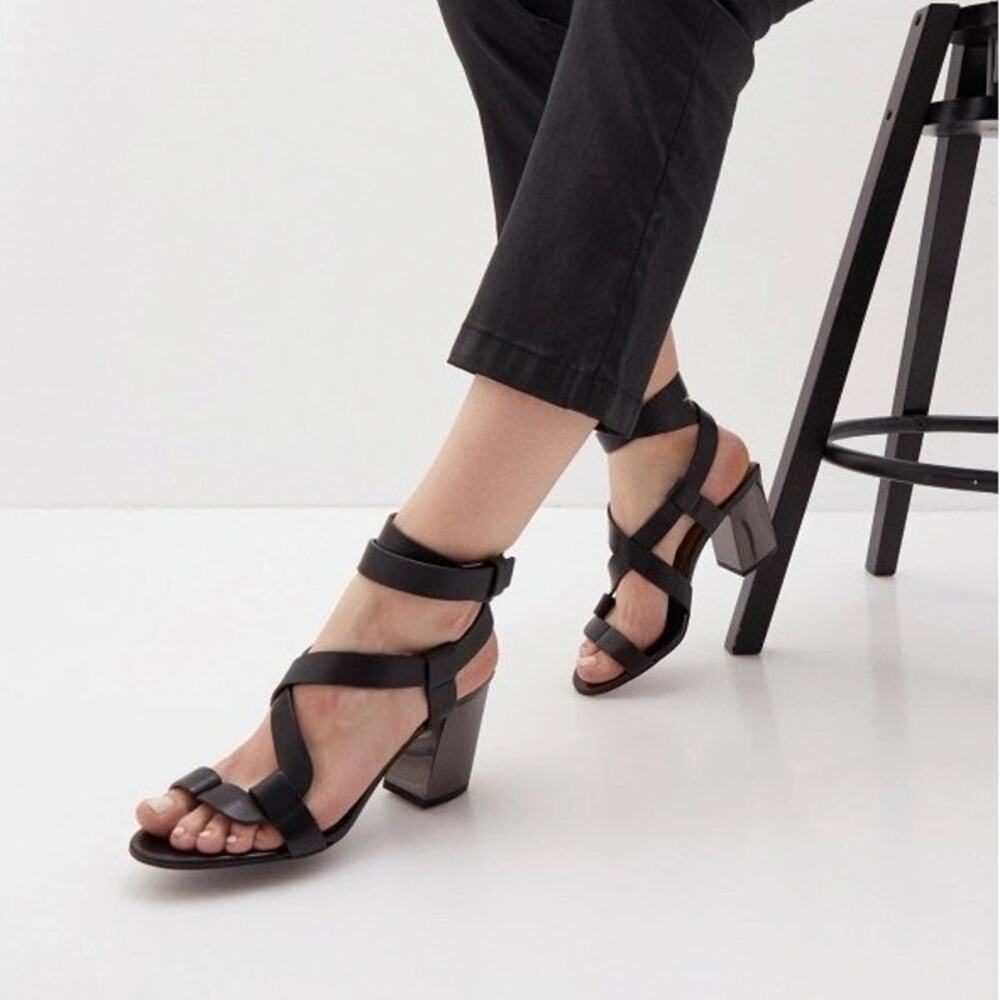 Tom Ford Black Strappy Leather Toe Ring Metallic Tan Block Heel Sandals